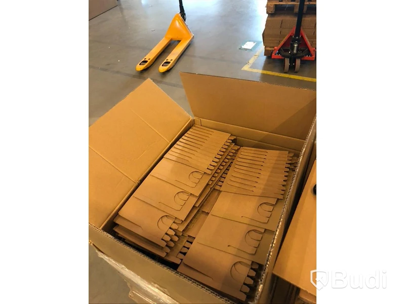 4 buntar med ca 20 wellådor i varje + 5 lådor med medföljande “30 Cell Shipper”